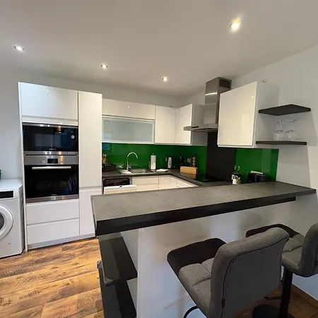 Modernes Serviced - Land Idyll *