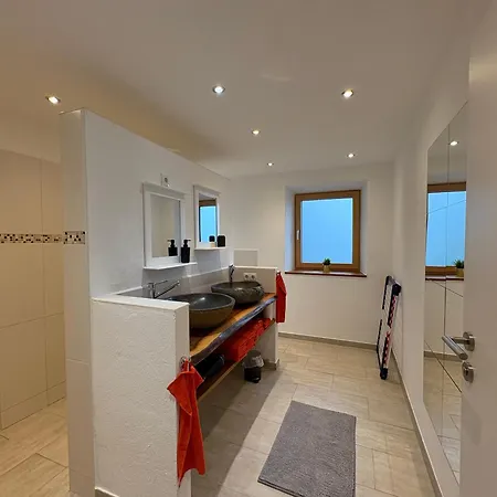 Modernes Serviced - Land Idyll *